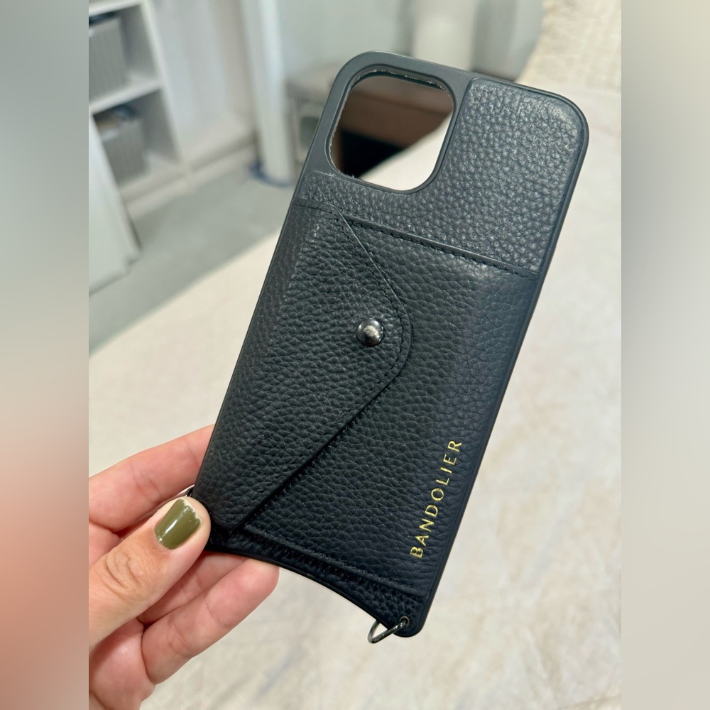 Bandolier HAILEY
Side Slot Leather Crossbody in Black iPhone 12 Pro Max